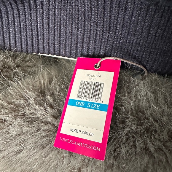 Vince Camuto Beanie with interchangeable Pom poms - Picture 3 of 3